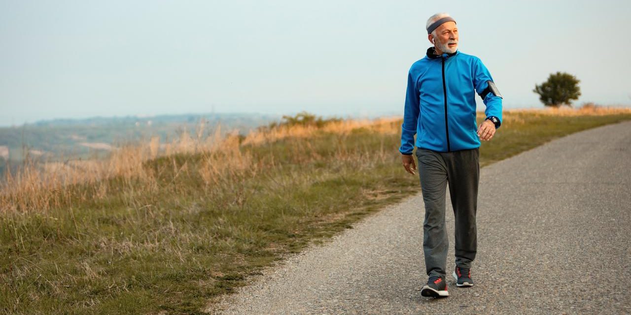 Jalan Kaki Sepuluh Menit Bisa Perbaiki Kesehatan Mental