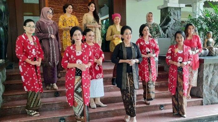 Pakaian Tradisional Indonesia Khususnya Untuk Perempuan