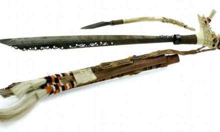 Senjata Mandau Ciri Khas Dari Suku Dayak