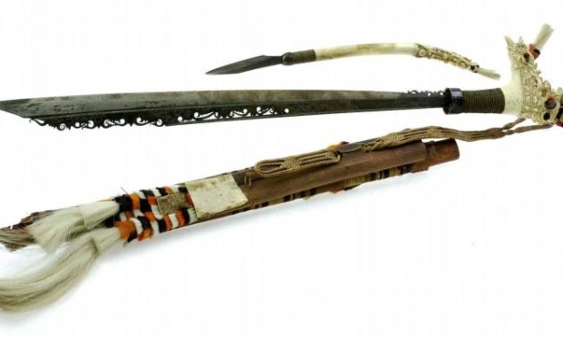 Senjata Mandau Ciri Khas Dari Suku Dayak
