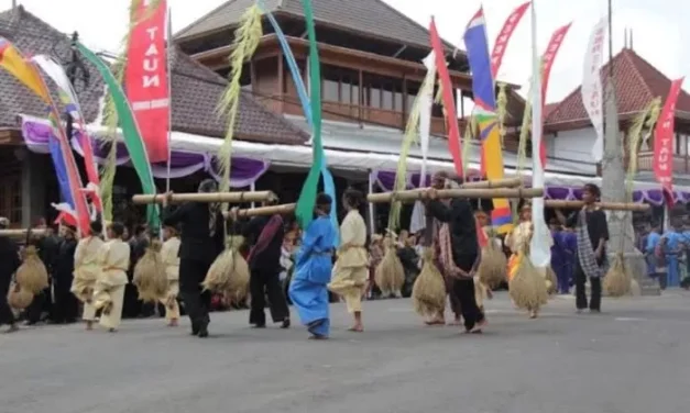 Tradisi Tahunan Sunda Dalam Seren Taun Mengenai Padi
