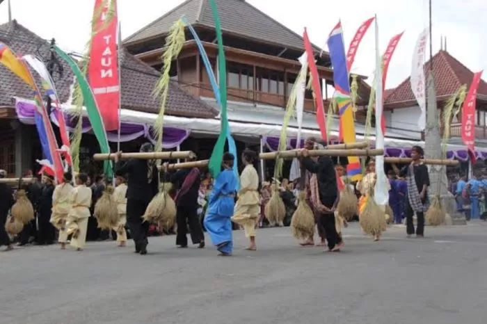 Tradisi Tahunan Sunda Dalam Seren Taun Mengenai Padi
