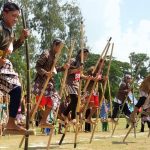 Permainan Egrang Sangat Tradisional Di Indonesia