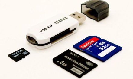 Penyimpanan Data Dengan Kartu Kecil Yang Memuat Banyak