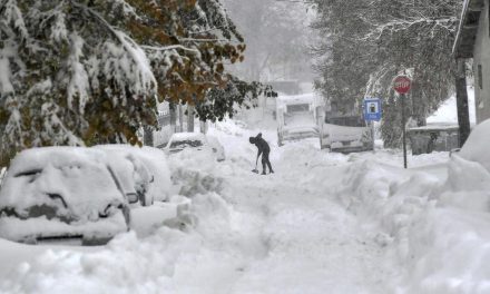 Musim Salju Turunnya Gumpalan Es Yang Lembut
