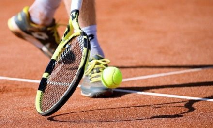 Olahraga Lapangan Tenis Menggunakan Bola Hijau Kasti