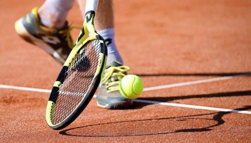 Olahraga Lapangan Tenis Menggunakan Bola Hijau Kasti