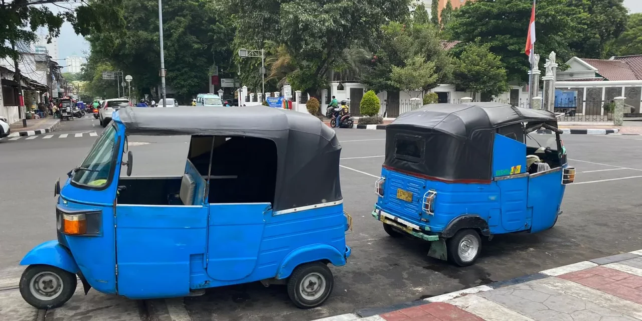Angkutan Umum Yang Memiliki Roda Tiga Selain Becak