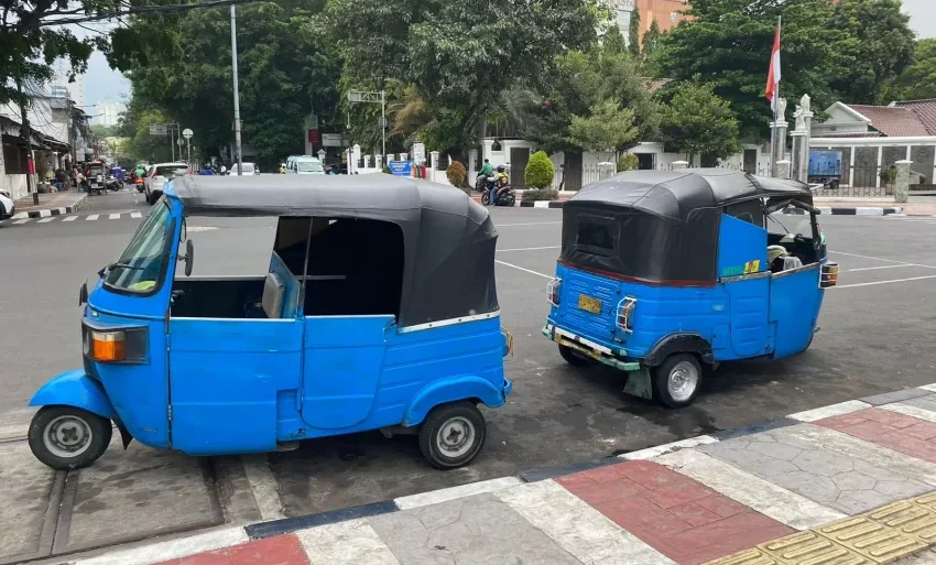 Angkutan Umum Yang Memiliki Roda Tiga Selain Becak