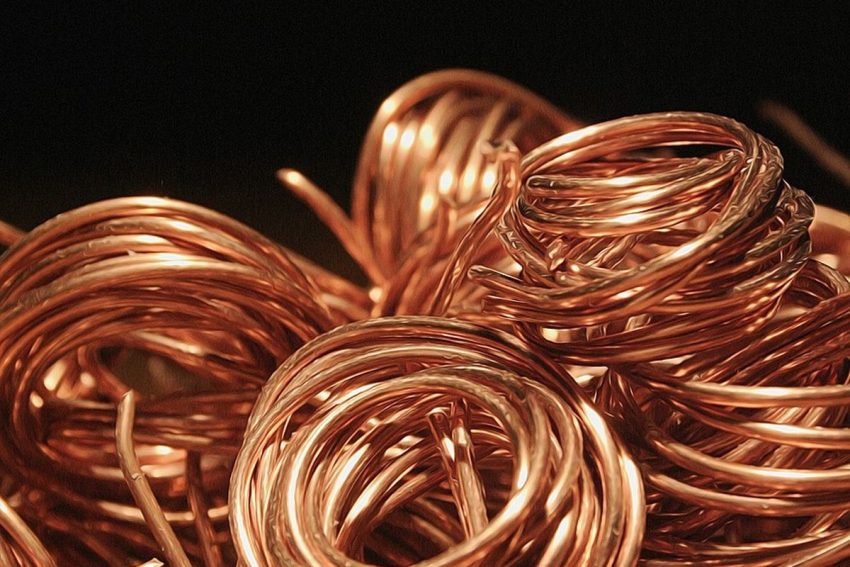 Sebuah Benda Tembaga Atau Juga Sejenis Logam