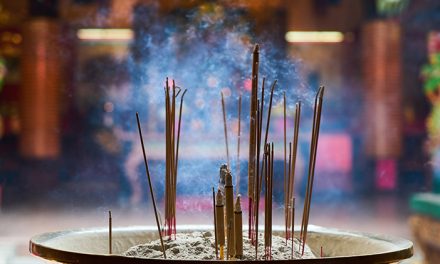 Bahan Aromatik Dupa Sebuah Benda Yang Di Bakar