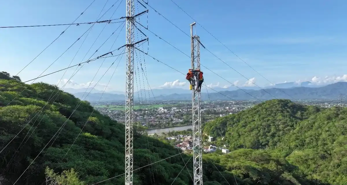 Pembangunan Tower Untuk Aliran Listrik Ke Daerah