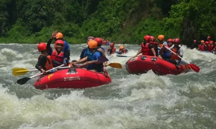 Olahraga Ekstrem Adrenalin Di Air Arung Jeram