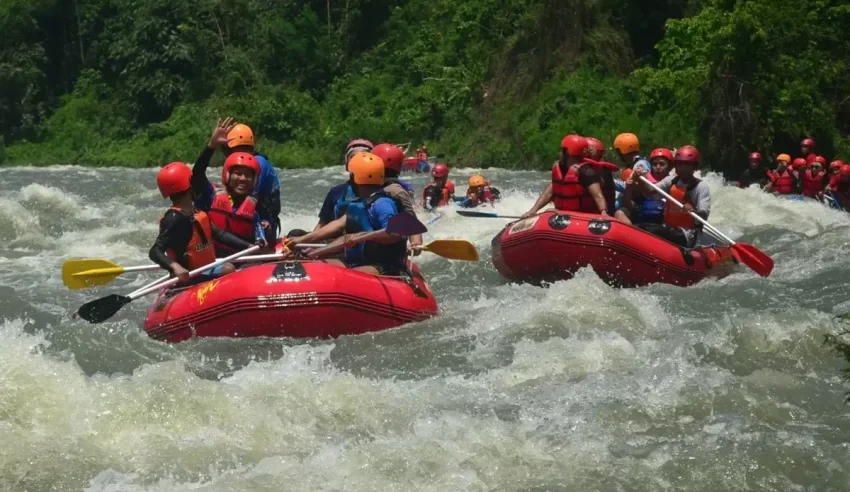 Olahraga Ekstrem Adrenalin Di Air Arung Jeram