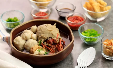 Hidangan Populer Berkuah Salah Satunya Bakso