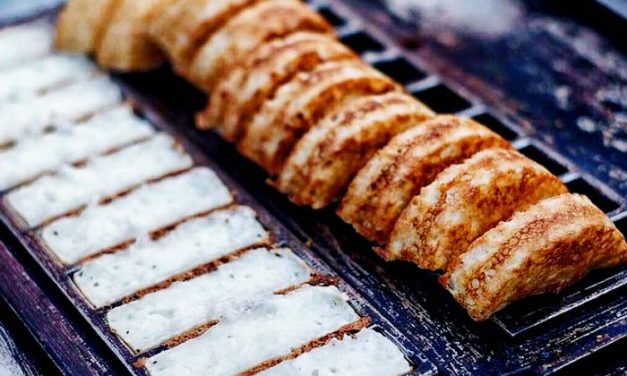 Jajanan Pinggiran Tradisional Sebuah Kue Pancong