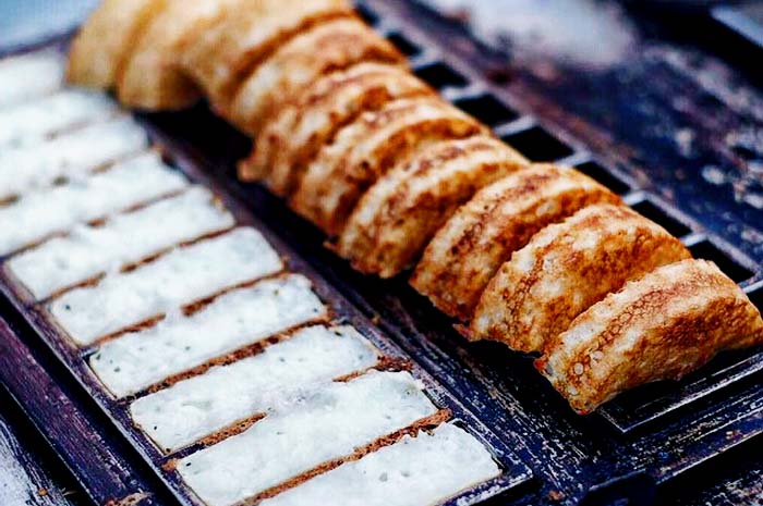 Jajanan Pinggiran Tradisional Sebuah Kue Pancong