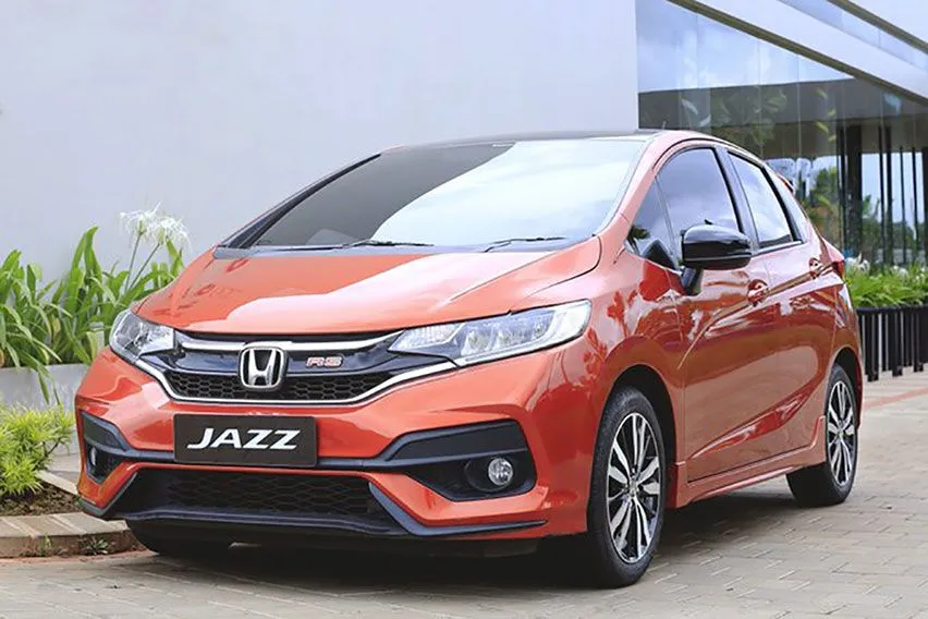 Kendaraan Hatcback Sebuah Mobil Honda Jazz