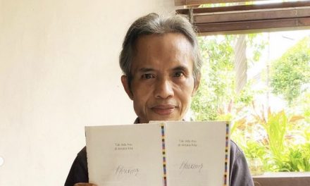 Sang Profesi Penyair Yang Menciptakan Karya Sastra