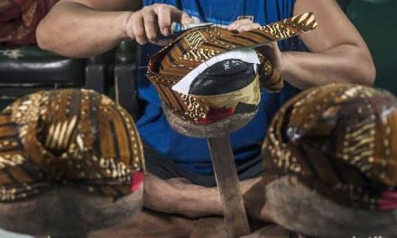 Budaya Tradisional Jawa Dalam Memakai Sebuah Blangkon