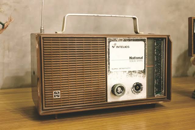 Teknologi Komunikasi Radio Sebagai Kemajuan Zaman