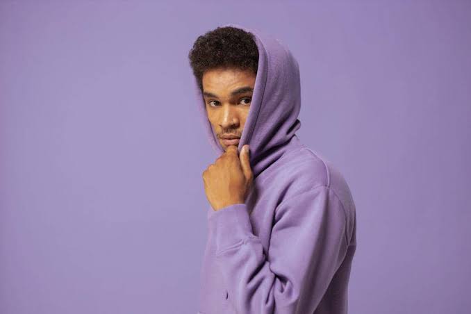 Suatu Pakaian Hoodie Yang Lagi Trend Di Gunakan