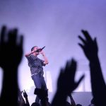Seseorang Suara Merdu Dalam Menyanyikan Lagu