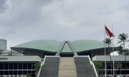 Suatu Lembaga Negara DPR Dalam Menerima Masukan Rakyat
