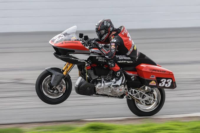 Suatu Kendaraan Harley Yang Gagah Dan Mewah