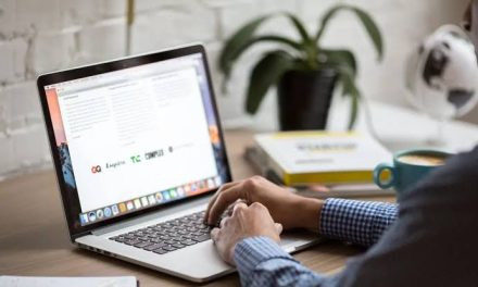 Perangkat Pribadi Laptop Dengan Beberapa Penggunaan Penting