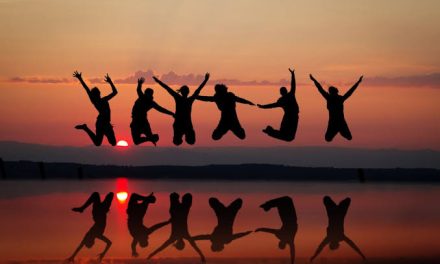 Hubungan Teman Sahabat Yang Terikat Pada Beberapa Orang