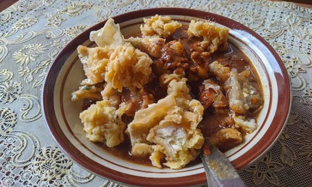 Makanan Jajanan Batagor Dengan Berbagai Bumbu