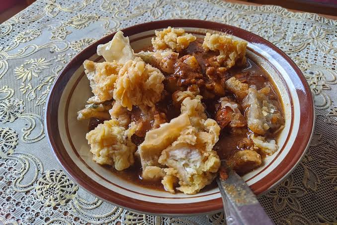 Makanan Jajanan Batagor Dengan Berbagai Bumbu