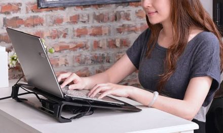 Sebuah Perangkat Pendingin Kipas Angin Laptop
