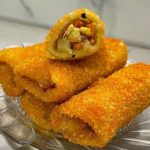 Sebuah Makanan Risol Dengan Berbagai Isian
