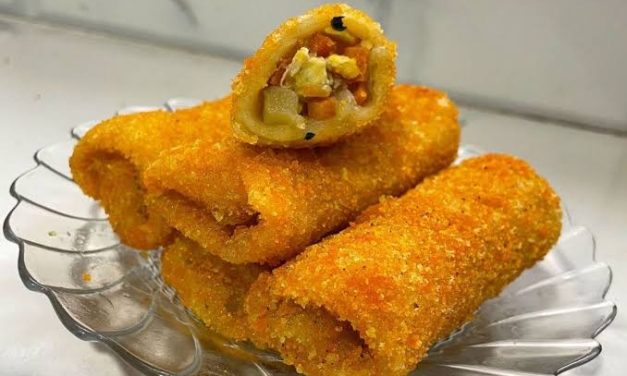 Sebuah Makanan Risol Dengan Berbagai Isian