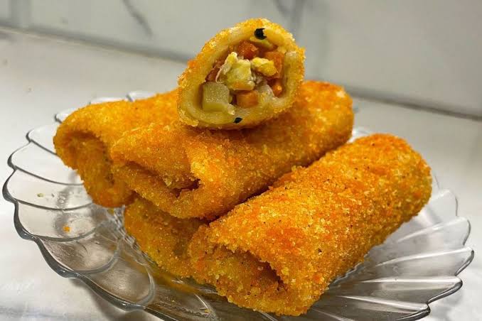 Sebuah Makanan Risol Dengan Berbagai Isian