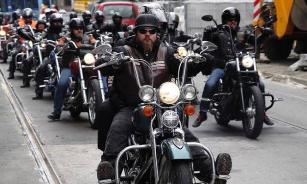 Sekelompok Anak Motoran Atau Geng Yang Berbahaya